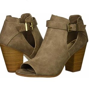 Brand new toe peep booties! Super cute